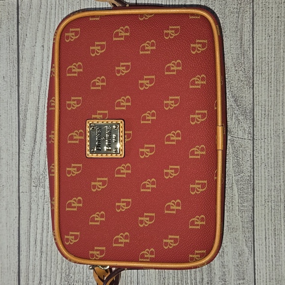 Dooney & Bourke Women's Loni Signature Logo Crossbody Bag Red/Tan NWOT - Picture 3 of 16